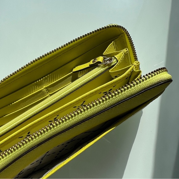 ♠️ Kate Spade leather continental wallet w/ zippered coin fluorescent yellow - Picture 6 of 12